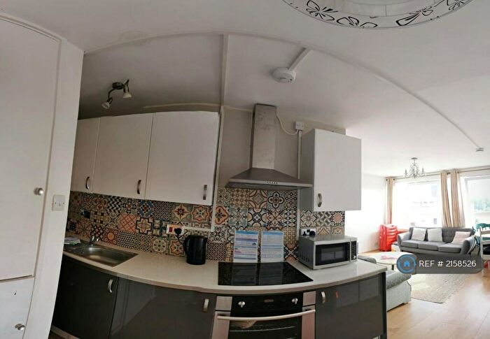 2 Bedroom Flat To Rent In Couzens House, London, E3