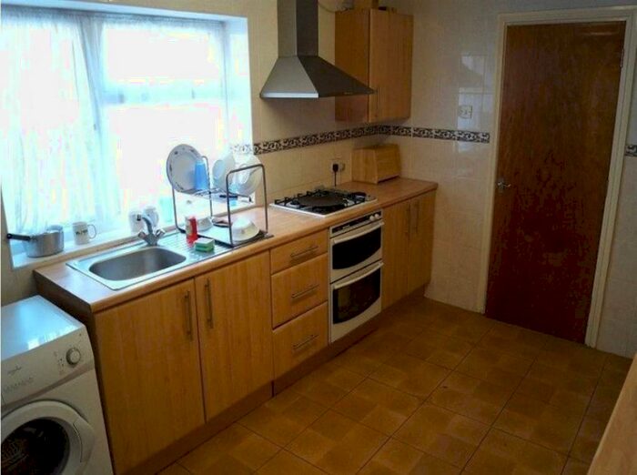 6 Bedroom Detached House To Rent In Pershore RoadSelly OakBirmingham, B29