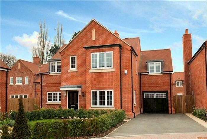5 Bedroom Detached House To Rent In Tiberius Square Kings Park, AL3