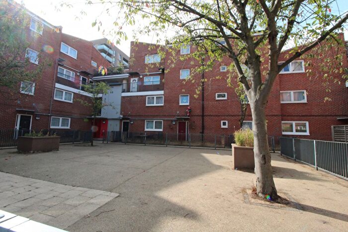 3 Bedroom Maisonette To Rent In Oban Street, London, E14