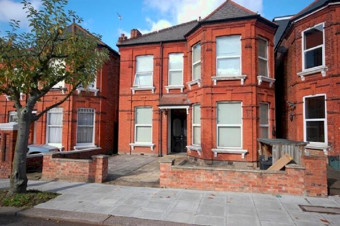 Studio To Rent In Manstone Road, Kilburn, London NW2