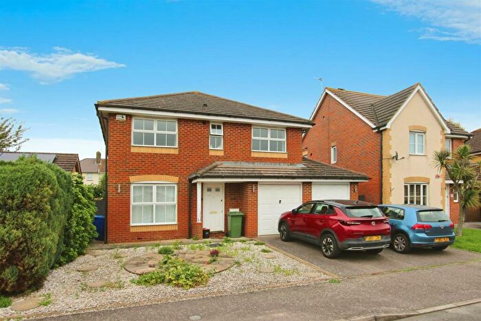 4 Bedroom Detached House To Rent In Recreation WaySittingbourneKent, ME10