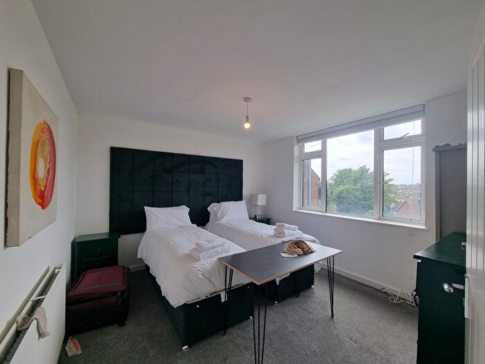 4 Bedroom Flat To Rent In Gainsborough Square, Bristol, BS7