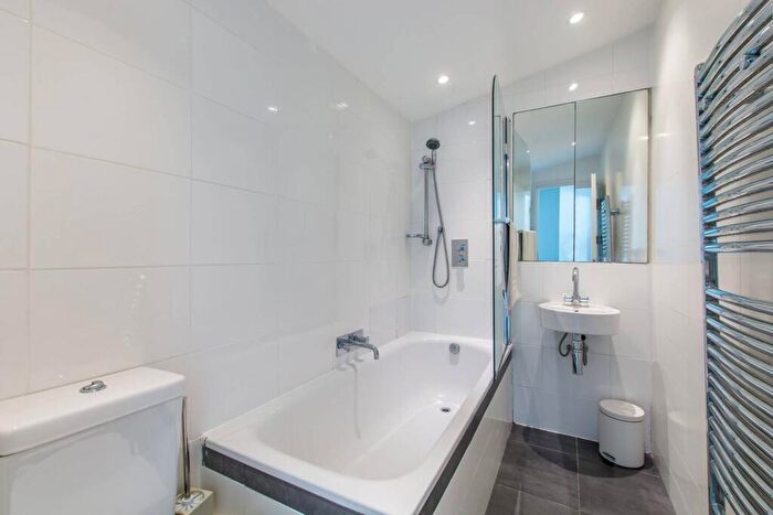 1 Bedroom Flat To Rent In Marmion Mews, Battersea, London, SW11