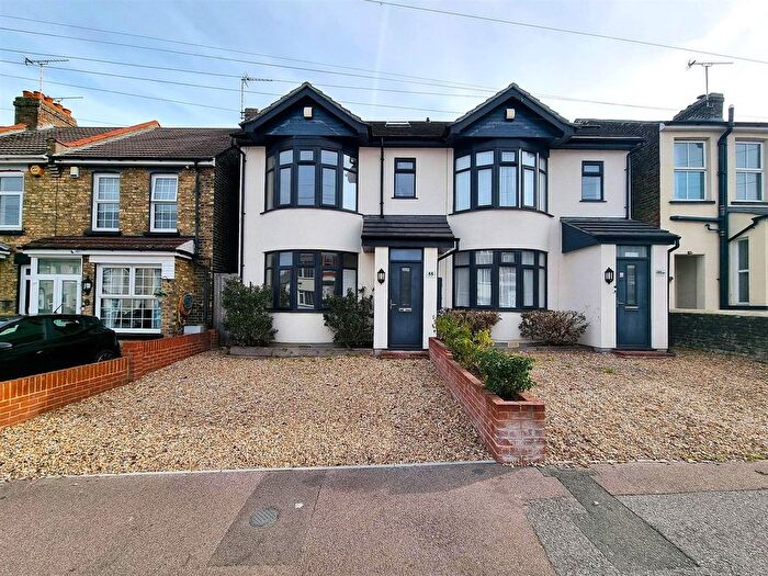 4 Bedroom Semi-Detached House To Rent In Napier Road, Gillingham, ME7