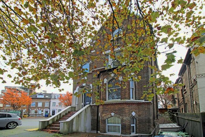 2 Bedroom Flat To Rent In Leamington Park, London, W3