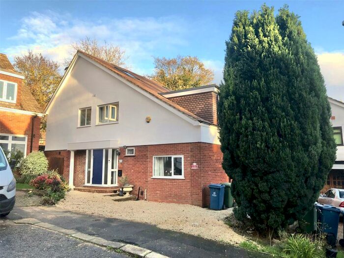 Garage / Parking To Rent In Leabank Close, Harrow, HA1