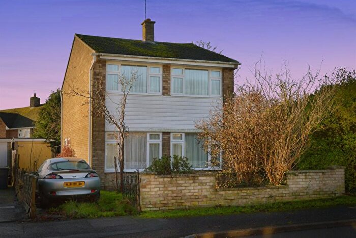 3 Bedroom Detached House For Sale In High View, Deanshanger, Milton Keynes, MK19