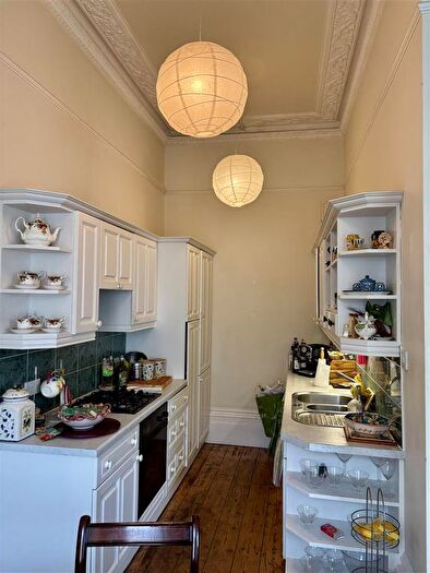 2 Bedroom Flat To Rent In Brunswick Place, Hove, BN3