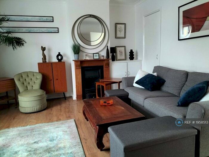 4 Bedroom Semi-Detached House To Rent In Manor Hill, Brighton, BN2