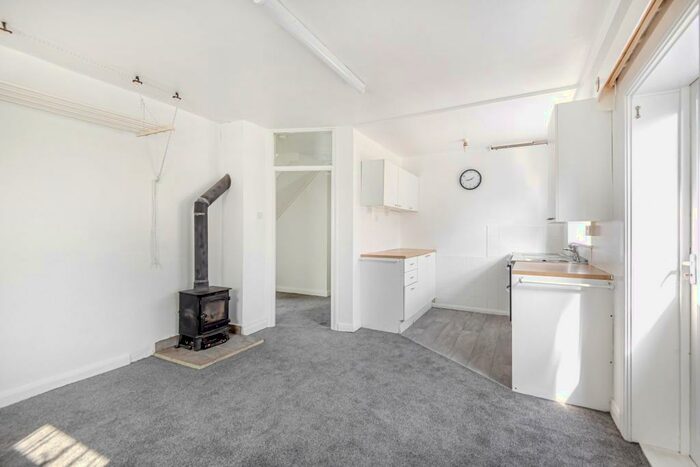 4 Bedroom House To Rent In Loxwood Road, Alfold, Cranleigh, GU6