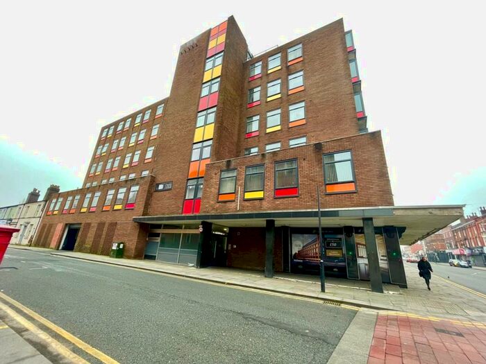 Flat To Rent In Bradshawgate, Bolton, BL1