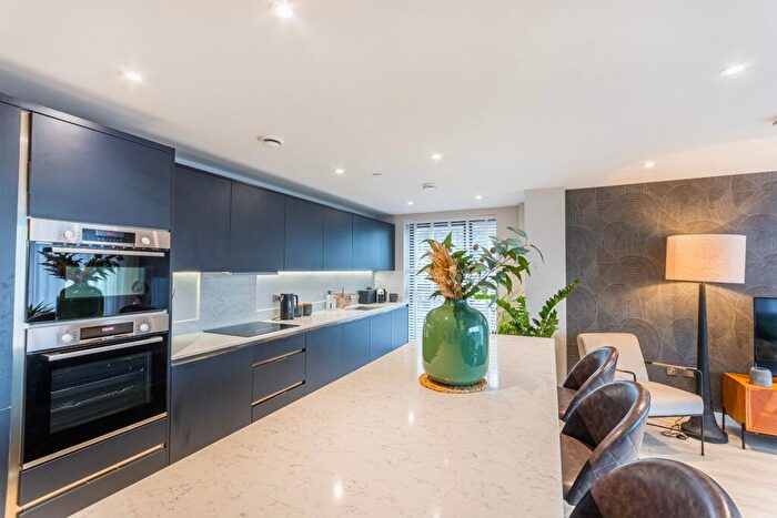 3 Bedroom Apartment For Sale In Wilford Lane, West Bridgford, Nottingham, Nottinghamshire, NG2