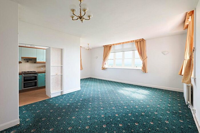 2 Bedroom Apartment For Sale In The Durlocks, Folkestone, CT19