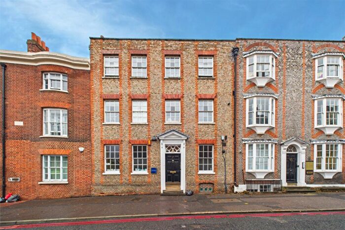 2 Bedroom Apartment For Sale In Castle Street, Reading, Berkshire, RG1