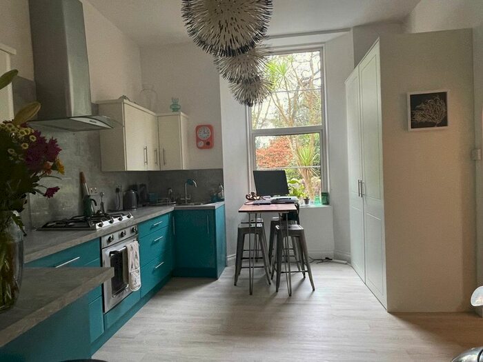 2 Bedroom Flat To Rent In Barrington Road, Torquay, TQ1