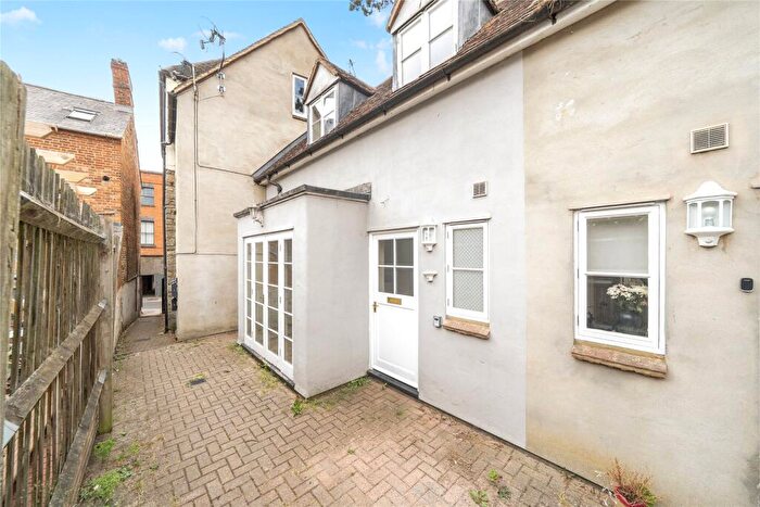 1 Bedroom Terraced House To Rent In West Street, Buckingham, Buckinghamshire, MK18