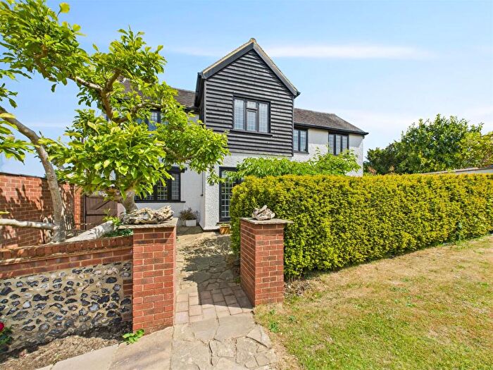 5 Bedroom Detached House For Sale In Moorson Way, Coulsdon, CR5