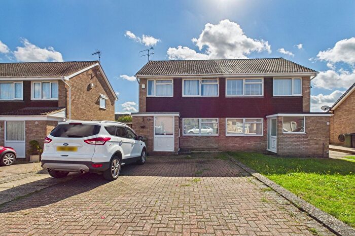 3 Bedroom Semi-Detached House To Rent In Hawthorn Way, Thetford, IP24