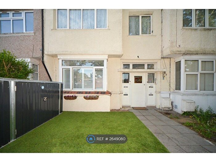 2 Bedroom Flat To Rent In Marvels Lane, London, SE12