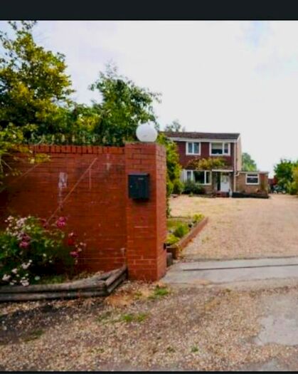 3 Bedroom Semi-Detached House To Rent In Water Lane, London, GU9