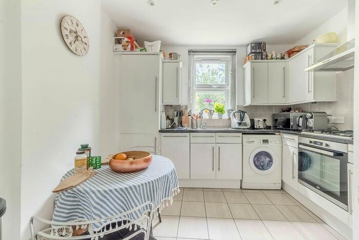 1 Bedroom Flat To Rent In Philbeach Gardens, Earls Court, London, SW5