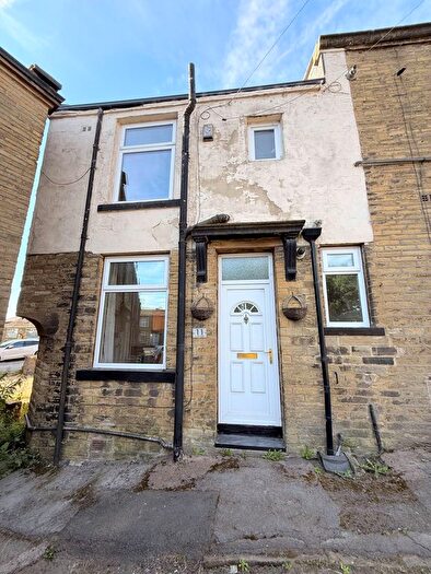 1 Bedroom End Of Terrace House For Sale In Moor Street, Queensbury, BD13