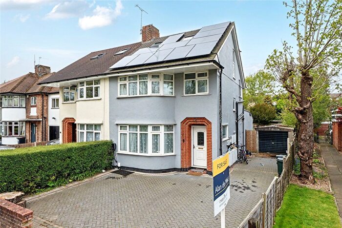 4 Bedroom Semi Detached House For Sale In Sevenoaks Road, Orpington, BR6