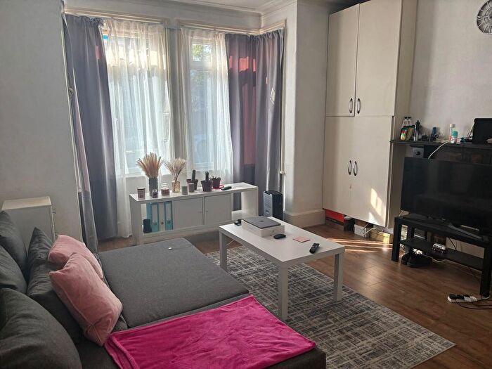 1 Bedroom Flat To Rent In Norfolk Road, Colliers Wood, SW19