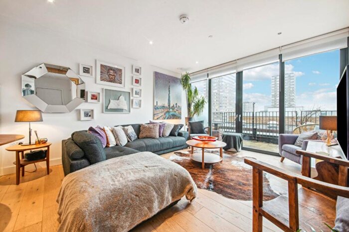 1 Bedroom Flat For Sale In Cobalt Place, Battersea Park, SW11