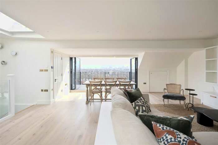 3 Bedroom Penthouse To Rent In Parliament Hill, Hampstead, NW3
