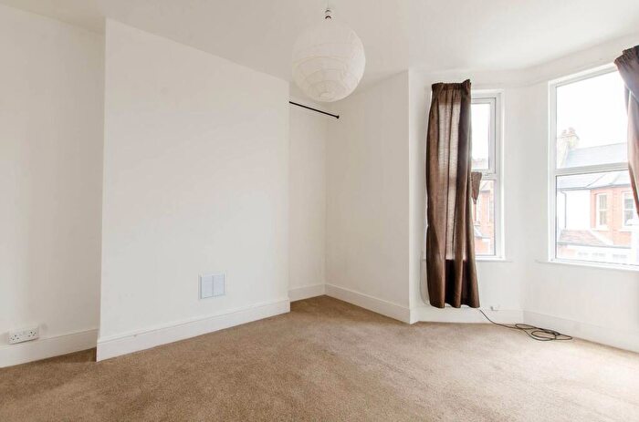 2 Bedroom Flat To Rent In Bavent Road, Denmark Hill, London, SE5