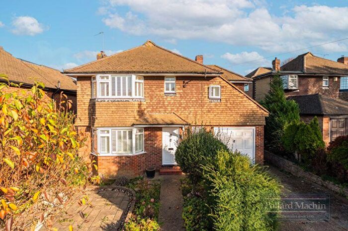 3 Bedroom Detached House For Sale In Elmfield Way, Sanderstead, CR2