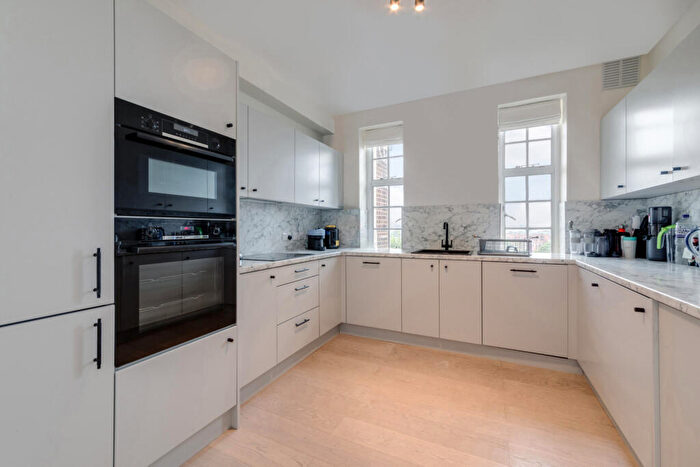 3 Bedroom Flat To Rent In Hillside Court, Finchley Road, NW3