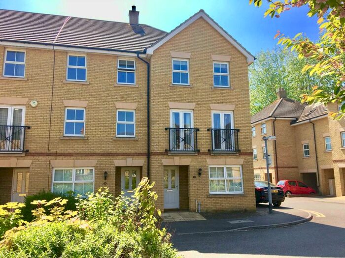 4 Bedroom Semi-Detached House To Rent In Rowan Place, Colchester, CO1