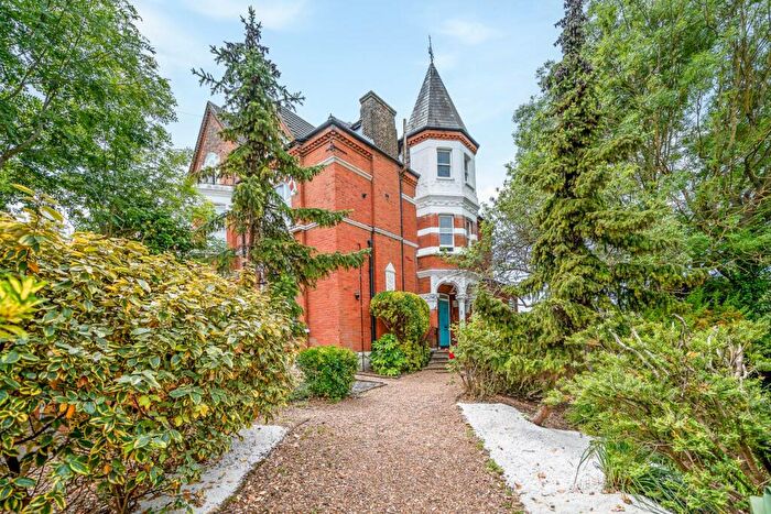 2 Bedroom Flat For Sale In Barston Road, West Dulwich, SE27