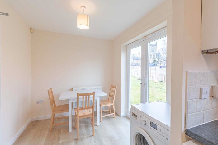 3 Bedroom Semi-Detached House To Rent In Brandon Way Crescent, Leeds, LS7