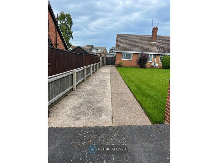 2 Bedroom Bungalow To Rent In Summergangs Drive, Hull, HU12