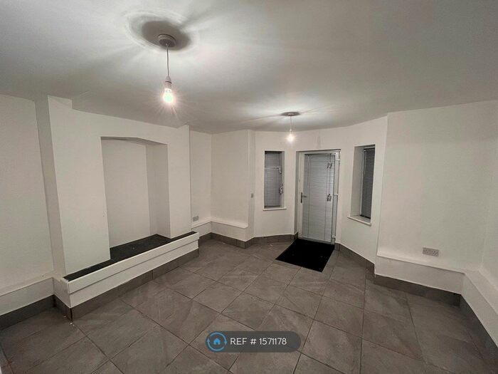 1 Bedroom Flat To Rent In Kings Road, Doncaster, DN1