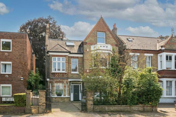 3 Bedroom Flat To Rent In Barrowgate Road, London, W4