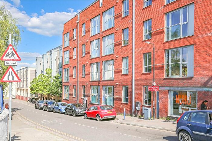2 Bedroom Apartment For Sale In Armidale Place, Bristol, BS6