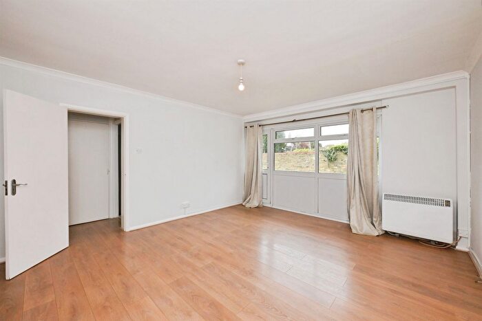 2 Bedroom Flat For Sale In High Road, Broxbourne, EN10