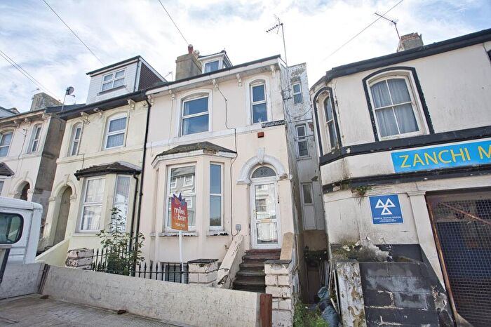 1 Bedroom Flat For Sale In Dover Road, Folkestone, Kent, CT20