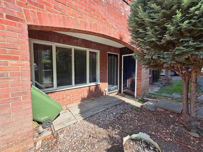 1 Bedroom Flat For Sale In Ambleside Walk, Uxbridge, UB8
