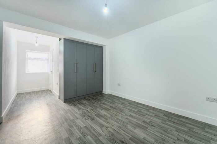 Studio To Rent In Headstone Gardens, Harrow, HA2