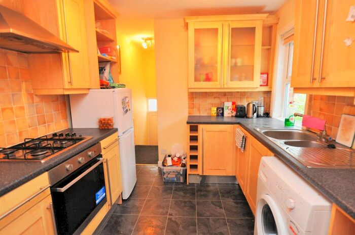 3 Bedroom Flat To Rent In Glenthorn Road, Jesmond, Newcastle Upon Tyne, NE2