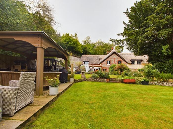 3 Bedroom Cottage For Sale In Woodside Cottages, Basingstoke, RG25