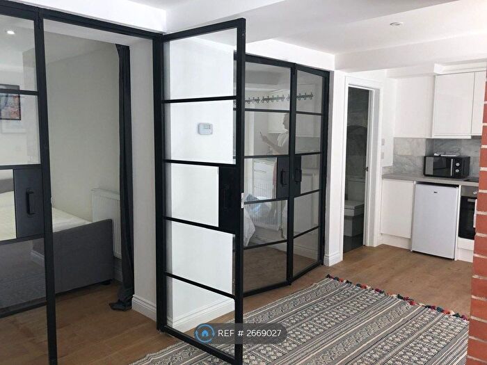 3 Bedroom Flat To Rent In Villiers Road, Southsea, PO5