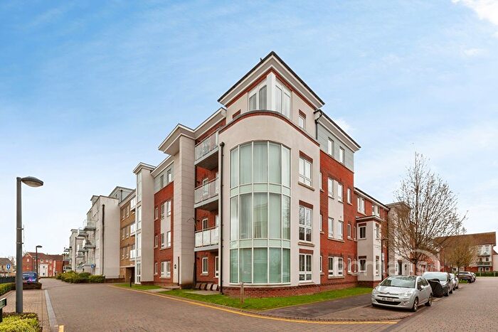 2 Bedroom Flat To Rent In Heron Way, Maidenhead, Berkshire, SL6