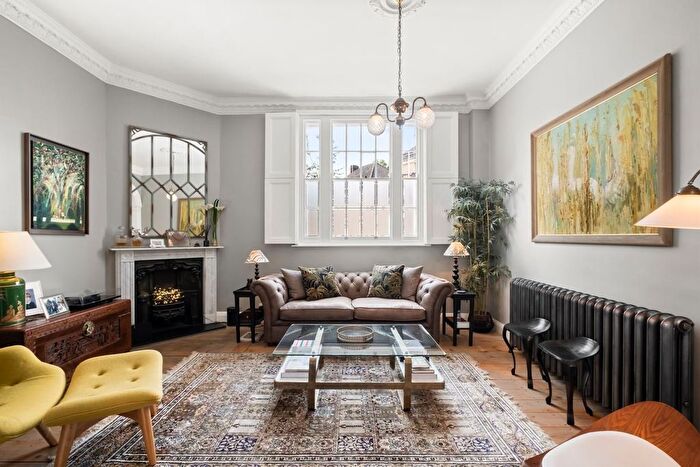 4 Bedroom End Of Terrace House For Sale In Prebend Street, Islington, N1